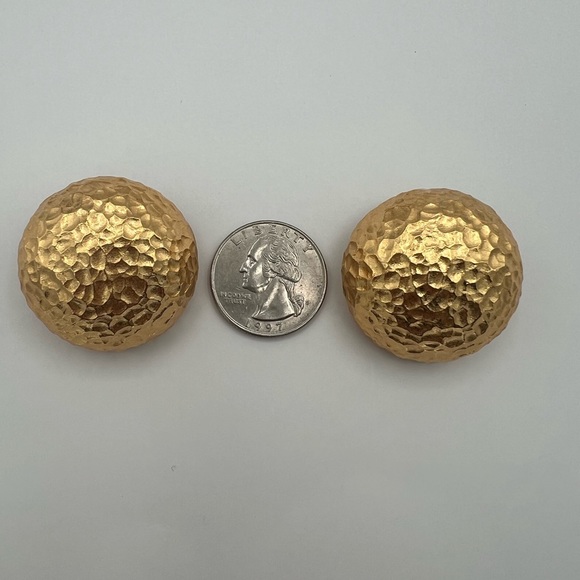 Christian Dior Large Hammered Orb Clip Earrings - Picture 6 of 6